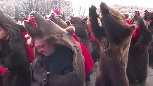 Colindători din toate zonele țării au participat la festivalul de tradiții de la Comănești