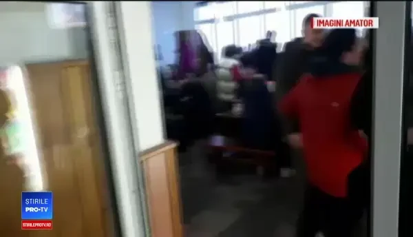 Cei 130 de turiști blocați la cabana Babele, salvați de jandarmi