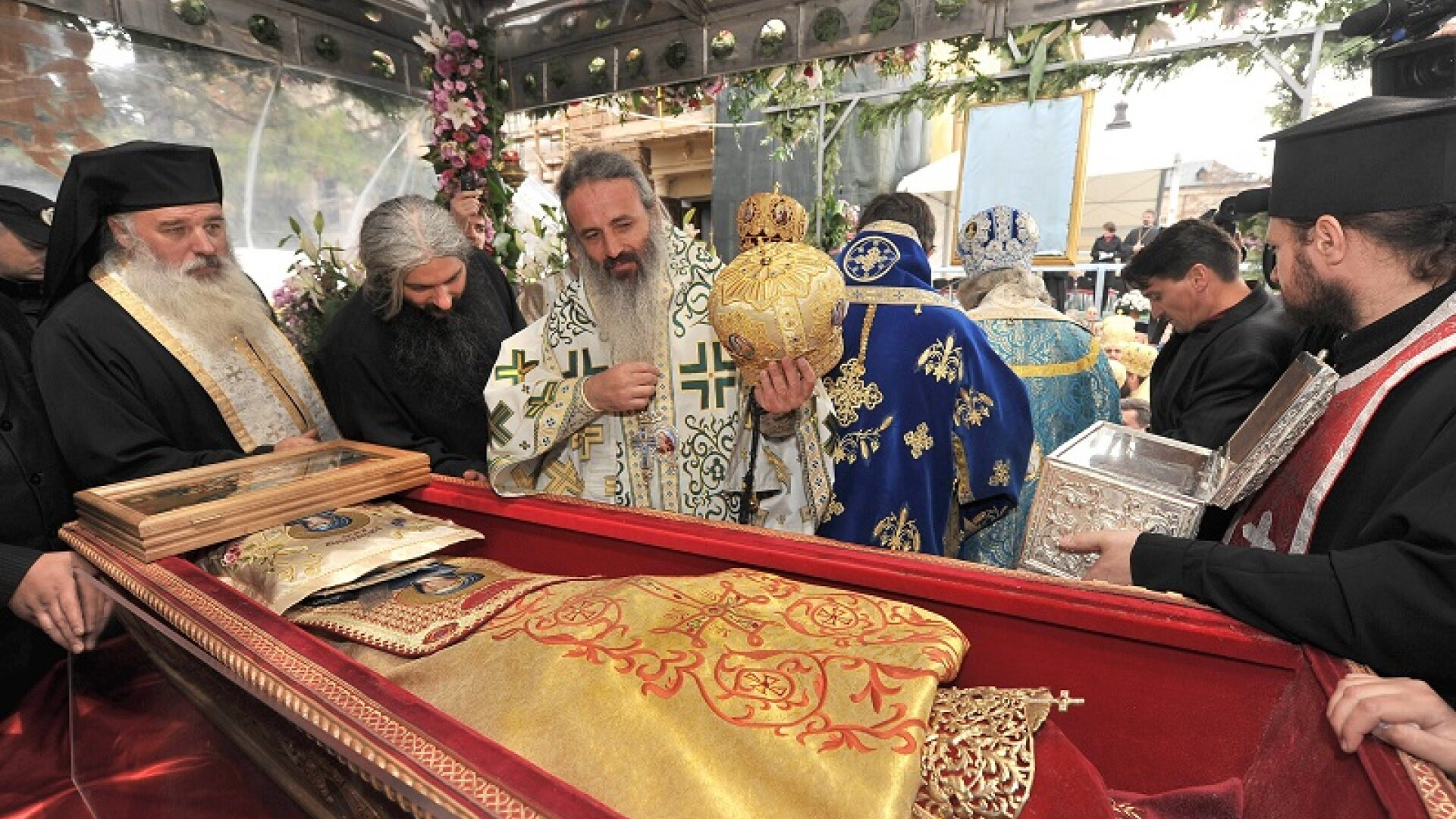 Sfântul Vasile cel Mare, tradiţii şi obiceiuri. Ce se întâmplă dacă dormiţi prea mult azi