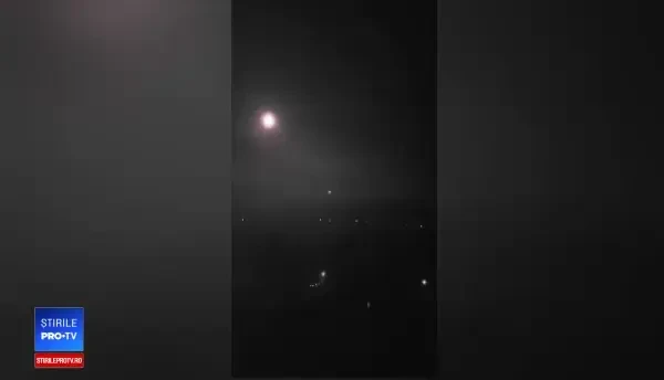 Obiect misterios luminos, reperat pe cerul Capitalei. VIDEO