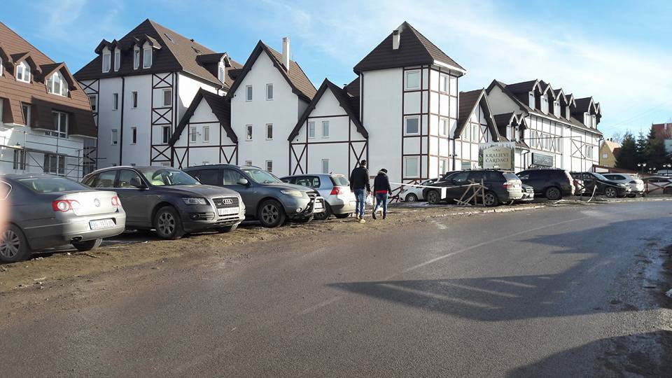 Au mers de Revelion în Serbia şi au rămas fără maşini. Hoţii le-ar fi dus în altă ţară