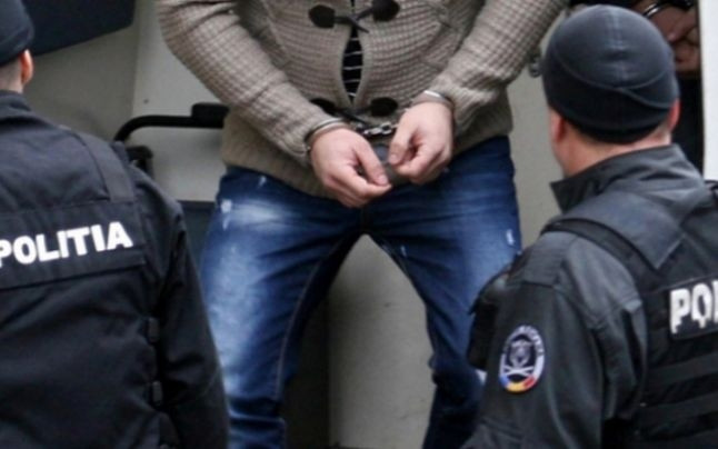 Şi-a invitat un prieten de Revelion, apoi l-a bătut şi l-a aruncat în frig. Ce a păţit victima