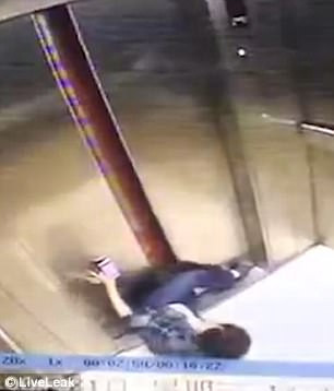 O femeie care stătea cu ochii în telefon, a rămas fără un picior. Cum a avut loc incidentul