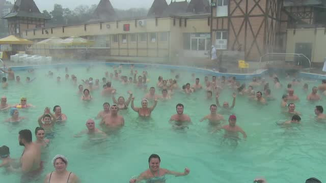 Mii de turiști la Băile Felix, în primele zile ale anului 2018. Jacuzzi, SPA și aqua-zumba