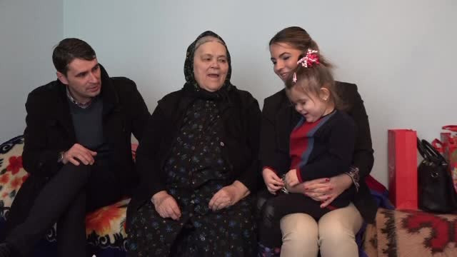 Sărbători emoționante pentru românii întorși în țară. ”Acolo, suntem străini printre ai lor”