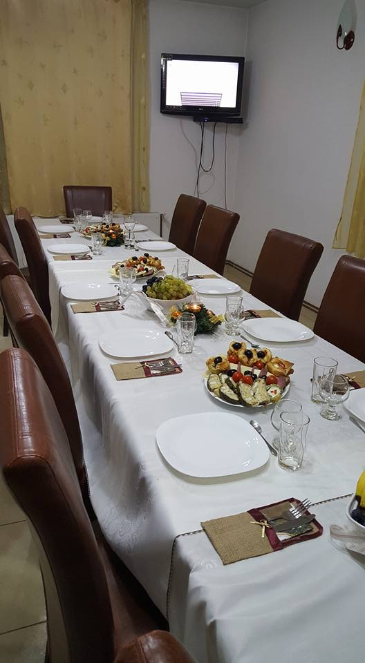 19 persoane au ajuns de la petrecerea de Revelion la spital, din cauza alimentelor consumate la o pensiune din Alba Iulia