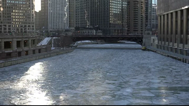 75 mașini din SUA, implicate într-un carambol, din cauza gerului. O persoană a murit