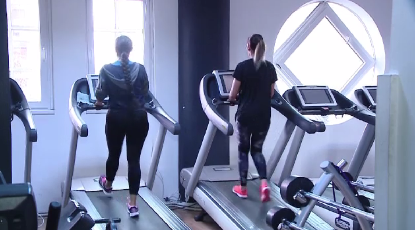 După mese îmbelșugate, românii au dat năvală în sălile de sport. Prețul unui abonament