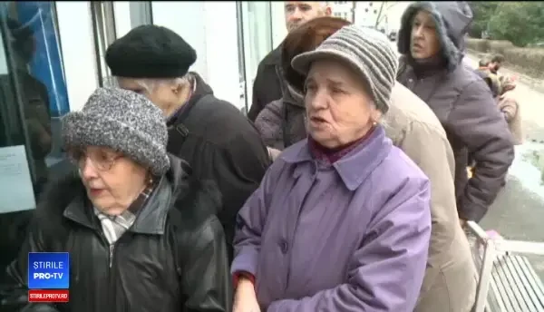 Cozi interminabile la ghișee în prima zi lucrătoare a anului, deși taxele pot fi plătite online