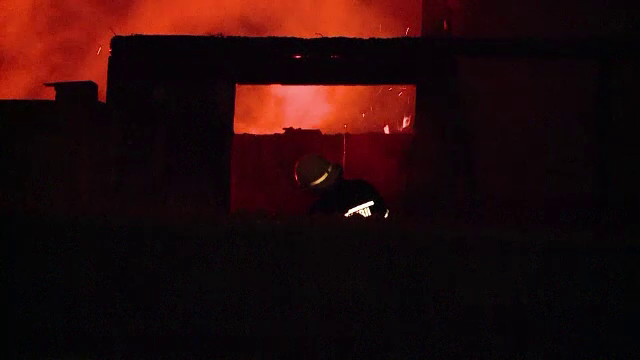 Șase case din Prahova au fost incendiate de sărbători. Polițiștii au un suspect