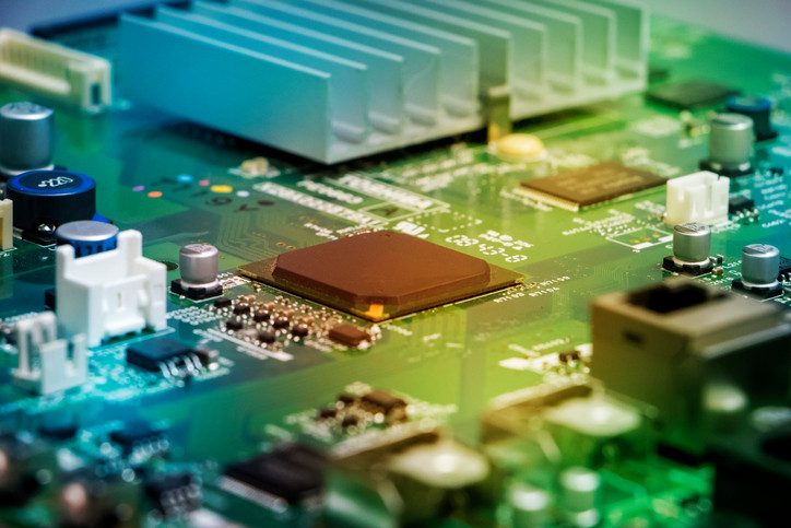 Problemă uriaşă de securitate la aproape toate dispozitivele produse din 1995 şi până azi