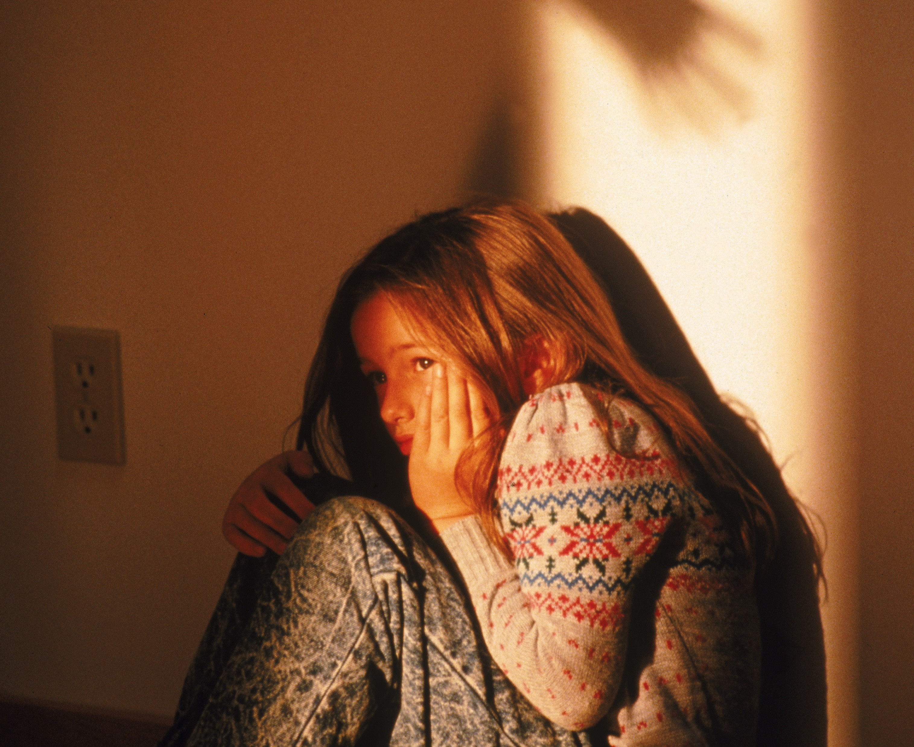 Fetiţă de 7 ani, fără splină, după ce tatăl ei a bătut-o cu coada de la un topor, de Revelion