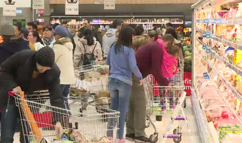 Cantități uriașe de gunoi menajer după Sărbători. Doar în Pitești s-au ridicat cu 4 tone mai mult