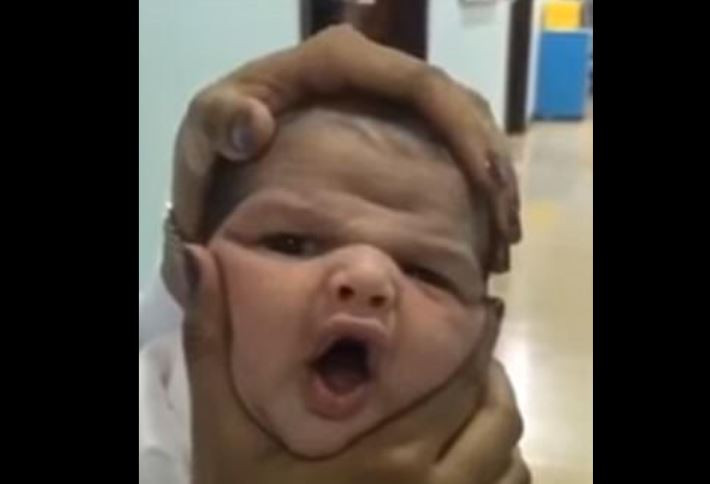 Asistente concediate după ce s-au filmat strângând de cap un bebeluș. VIDEO