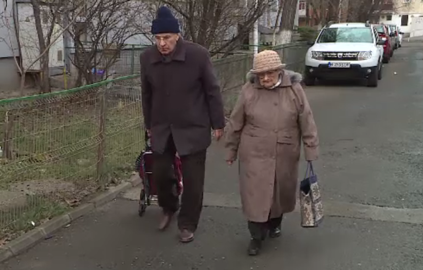 Românii, printre cei mai toleranţi vecini din Europa. Problemele cu care se confruntă la bloc