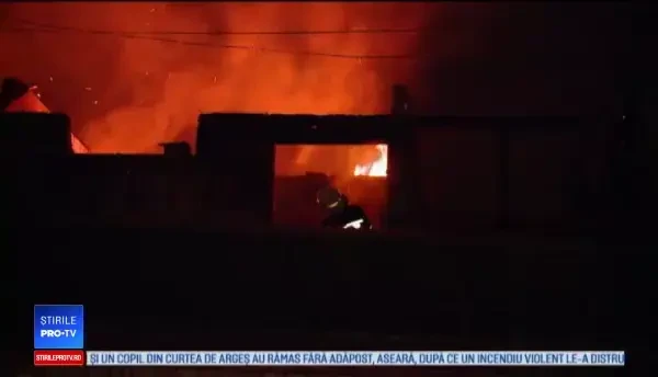 Șase case din Prahova au fost incendiate de sărbători. Polițiștii au un suspect