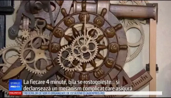 Un bărbat din Belarus construiește ceasuri făcute exclusiv din lemn