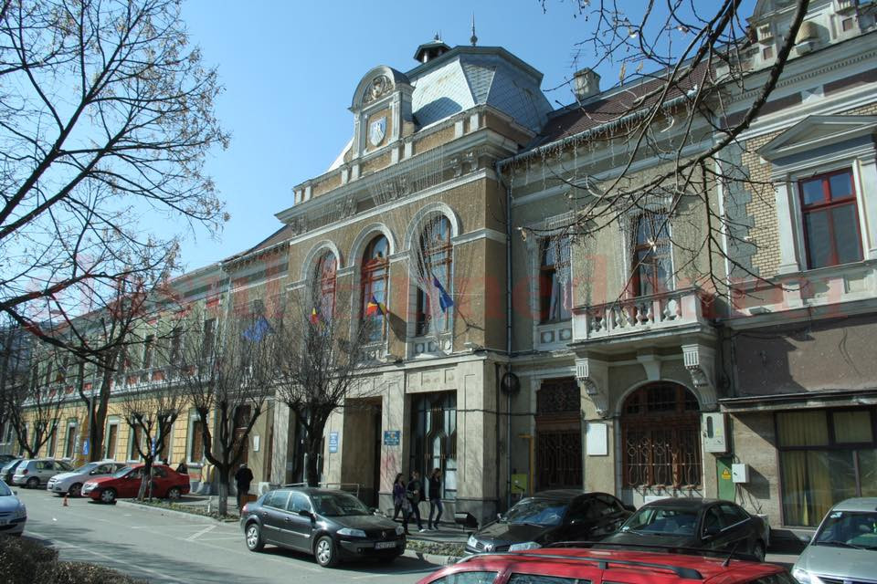 După ce a crescut salariile, Primăria Deva va concedia 150 de oameni