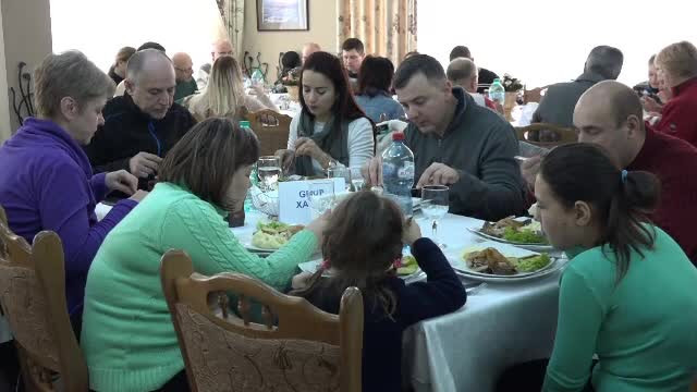 Crăciunul pe rit vechi. Turiști străini veniți pe Valea Prahovei, după ce au văzut poze pe Facebook