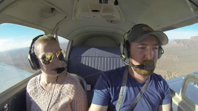 Cum și-a cerut iubita în căsătorie de Anul Nou: ”Nu ştiam ce să zic. Mă lăsase mască."