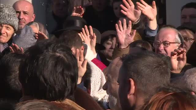 Proba de rezistență la slujba de Bobotează de la Patriarhie. Credincioșii s-au îmbrâncit pentru agheasmă