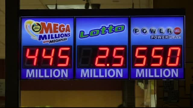 Un american a câștigat 450 de milioane de dolari la loterie