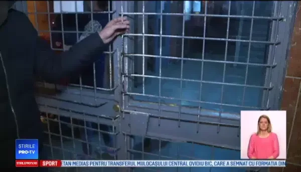 Poliția caută un bărbat care a agresat sexual doi copii într-un lift, în Capitală. Mărturia tatălui