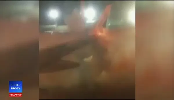 Coliziune violentă între două avioane, pe un aeroport din Toronto. 168 de pasageri, evacuați de urgență