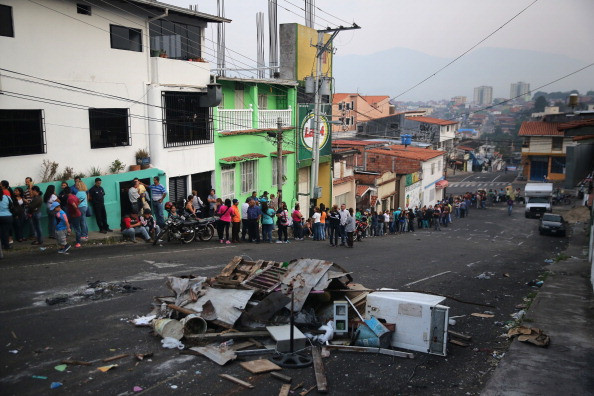 Gravidă împușcată mortal de un soldat, în timp ce stătea la coadă să cumpere mâncare, în Venezuela