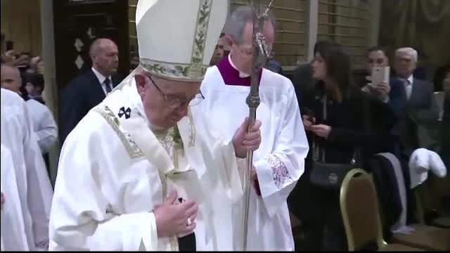 Sărbătoarea Epifaniei. Papa Francisc a botezat 34 de bebeluşi