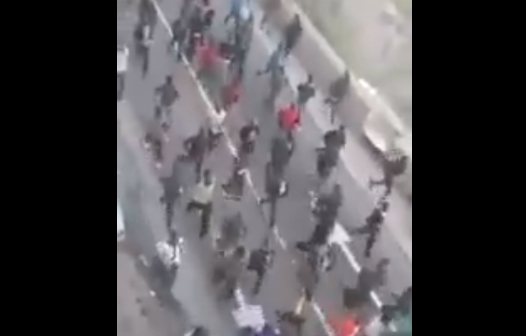 Peste 200 de migranţi africani au trecut în forţă graniţa spaniolă la Melilla. VIDEO
