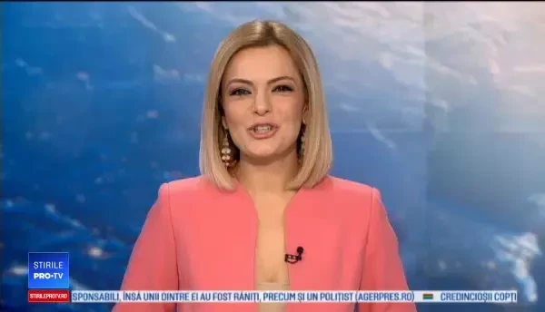 Klaus Iohannis, fotografiat sâmbătă în timp ce stătea la rând, la teleschi, pe o pârtie din masivul Șureanu