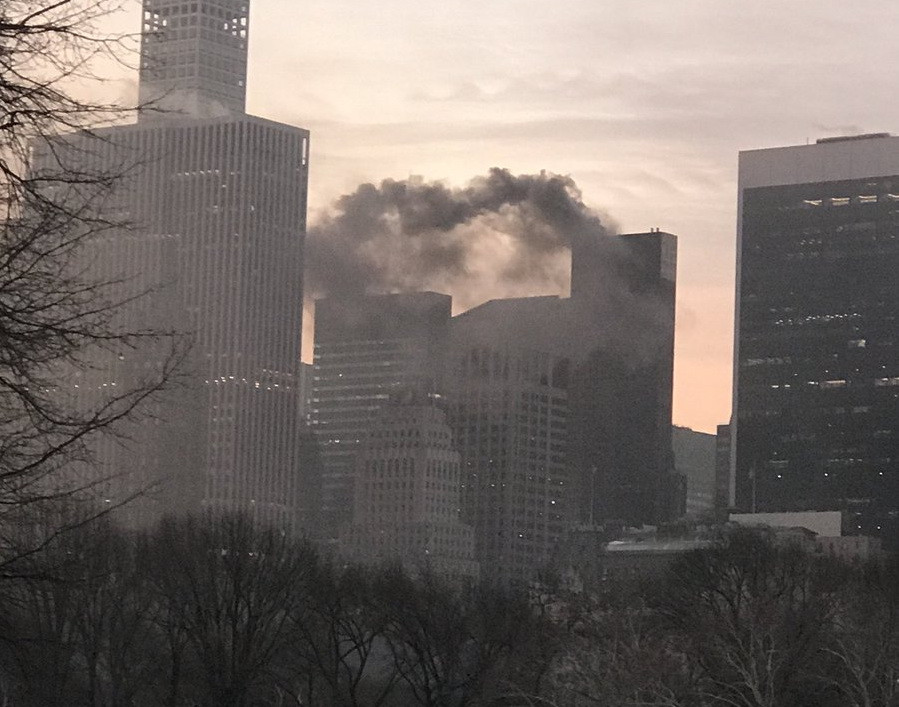 Două persoane, rănite în incendiul la clădirea lui Donald Trump din New York