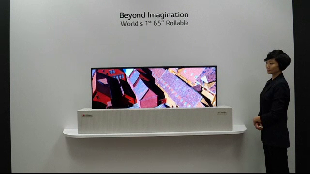 CES 2018: televizorul care se rulează și robotul care îți calcă rufele