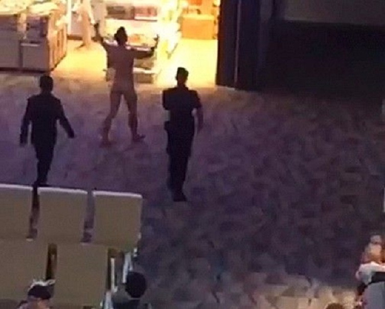 Turist arestat după ce s-a dezbrăcat şi a început să alerge prin aeroport