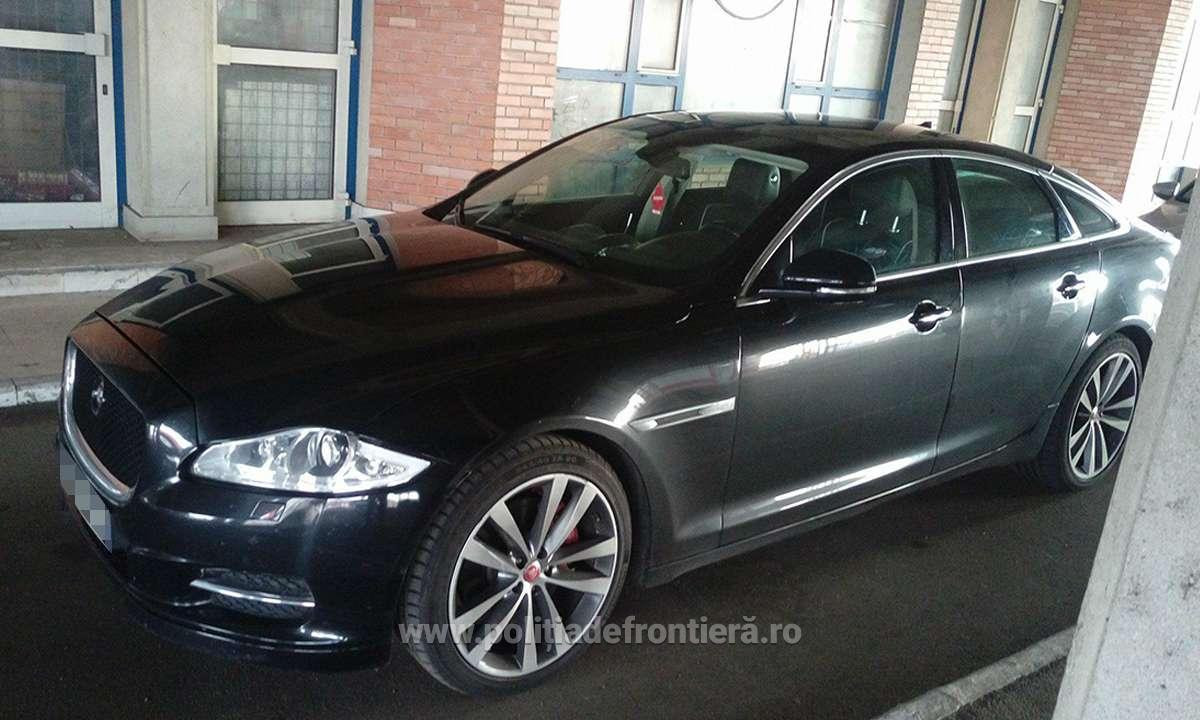 Oprit când încerca să intre în ţară cu un Jaguar furat. Cât ar fi dat pe el