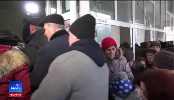 Scandal la sediul de Impozite din Galați. Doi bărbați de 70 de ani, la un pas să se bată