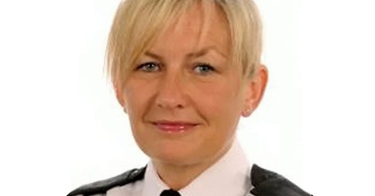 Polițistă concediată după mesajul despre două românce: ”Gunoaie nenorocite! Să vină Brexit-ul!”