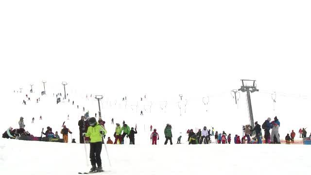 Risipă de zeci de milioane de euro. În plin sezon, mai multe pârtii din ţară sunt închise