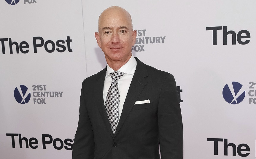 Jeff Bezos, patronul Amazon, a devenit "cel mai bogat om din istorie"