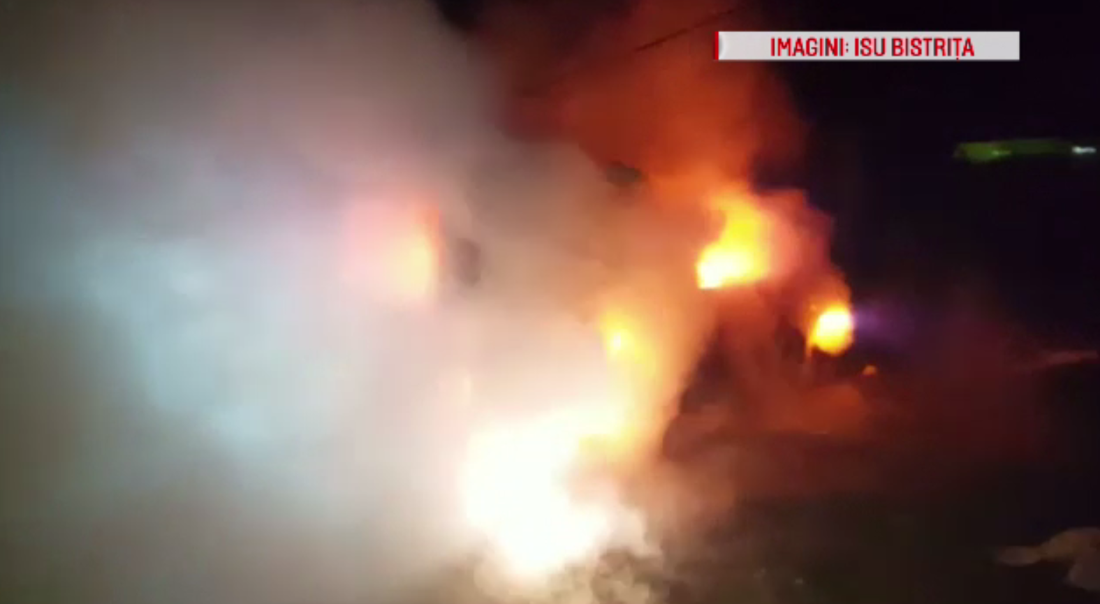 Mașină în flăcări, în Bistrița-Năsăud. Proprietarii spun că este vorba de o mână criminală