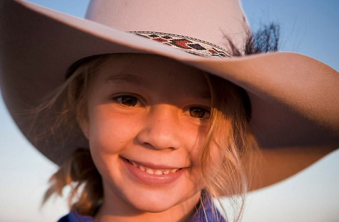 I-a chemat la înmormântare pe agresorii fiicei lui: ”Să vedeți cu ochii voștri”