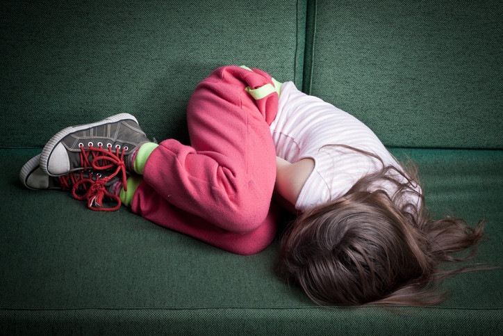 Bărbat de 62 de ani, suspectat că ar fi violat o fetiţă de 7 ani, reţinut