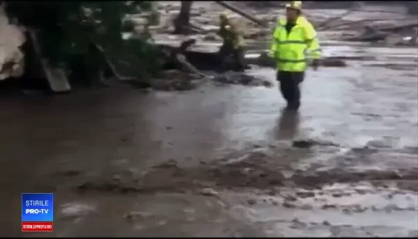 Furtuni puternice în sudul Californiei. Cel puțin 13 morți în urma alunecărilor de teren provocate