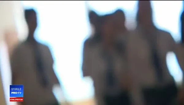 Regulamentul școlilor din România a fost schimbat. Unde vor fi obligați elevii să-și pună telefoanele