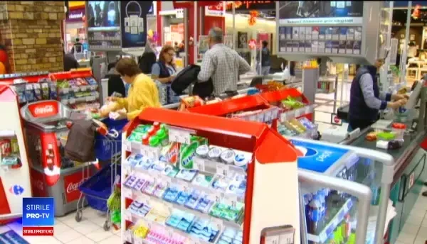Cumpărătorii care plătesc cu cardul vor putea retrage de la magazine până la 200 de lei