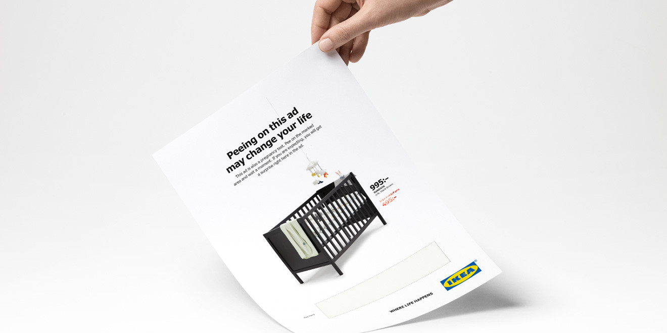 Ikea îşi încurajează clientele care ar putea fi însărcinate să urineze pe noul catalog