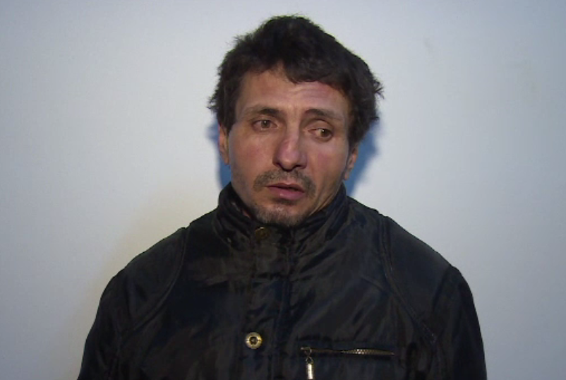 Mamă și fiu, cercetați după ce au bătut o vecină și i-au furat bicicleta din curte