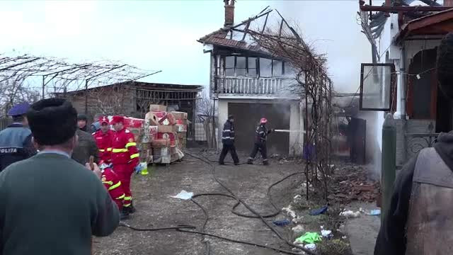 Un bărbat s-ar fi sinucis dându-și foc la casă, după ce a aflat că soția vrea divorțul