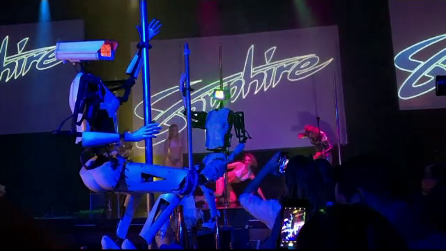 Roboți ”angajați” pe post de animatoare, într-un club de noapte din Las Vegas